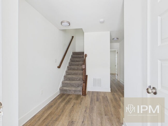 Building Photo - ½ OFF Your First Month’s Rent - Beautiful Townhome in Waynesboro!