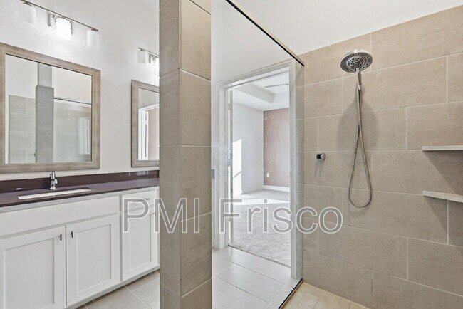 Building Photo - 1044 3rd St