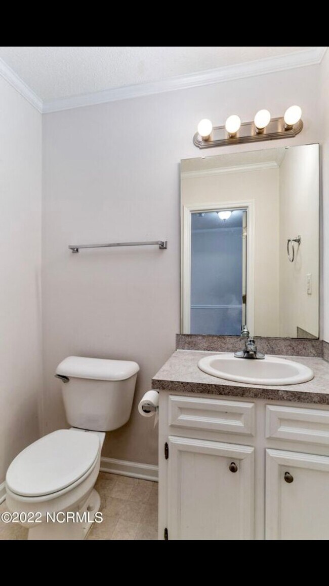 Building Photo - 3809 E Vancroft Cir