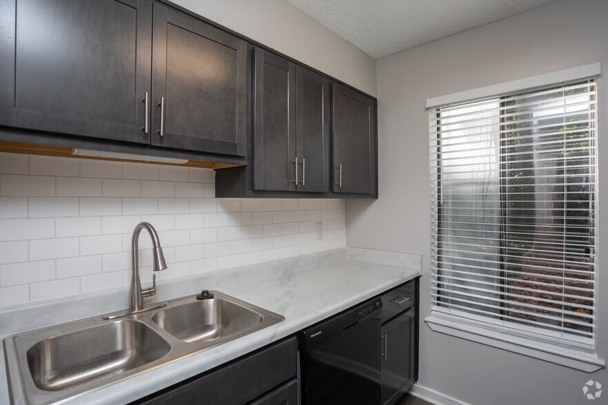 Building Photo - The Bluffs Apartment Homes