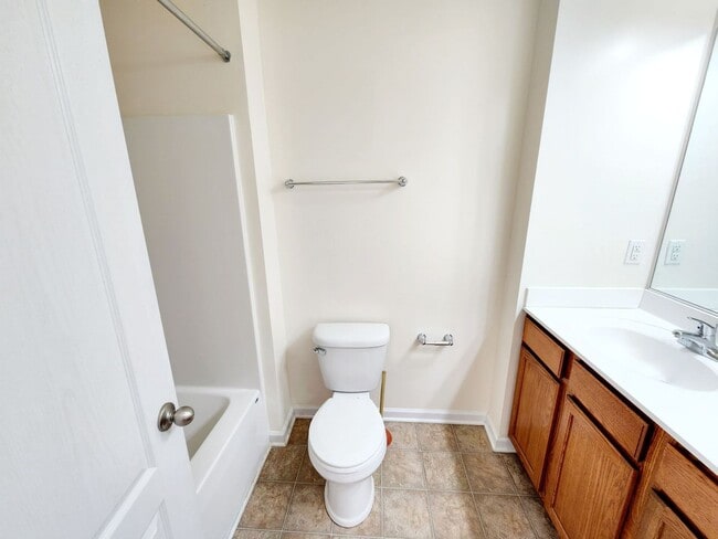 Building Photo - 3 bed/2.5 bath Townhouse in Westover - Ava...