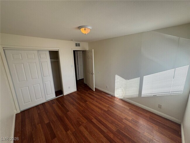 Building Photo - 518 Delfern Ln