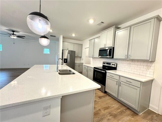 Building Photo - 2955 Vinca Dr