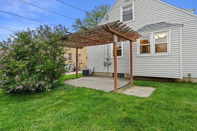 Building Photo - 3661 S 22nd St