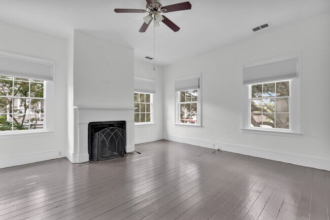 Building Photo - Savannah