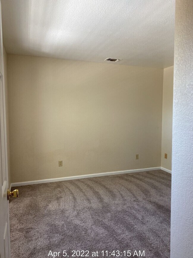 Building Photo - Large Corner Lot
