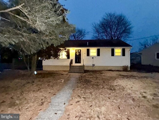 Building Photo - 115 Gloucester Ave