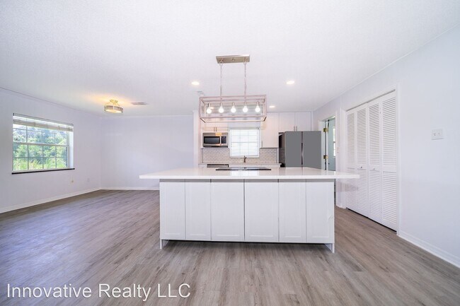 Building Photo - 3 br, 2 bath House - 15 Wisteria Dr.