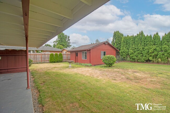 Building Photo - Beautiful Three Bedroom in Great Camas Nei...