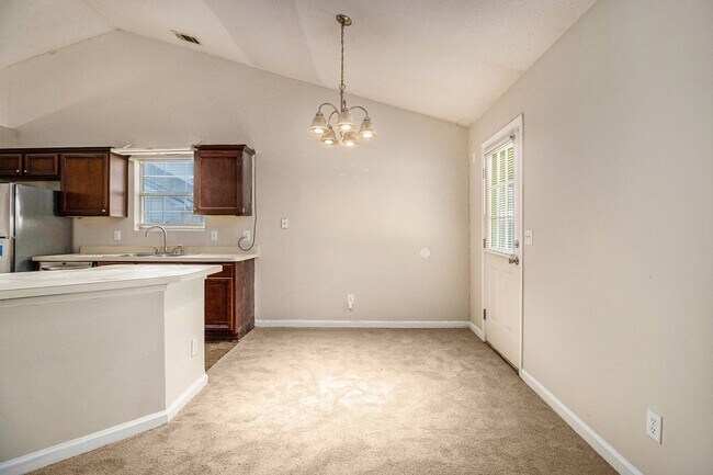 Building Photo - 3 Bedroom 2 Bathroom House