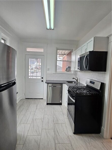 Building Photo - 1301 Broadway Ave