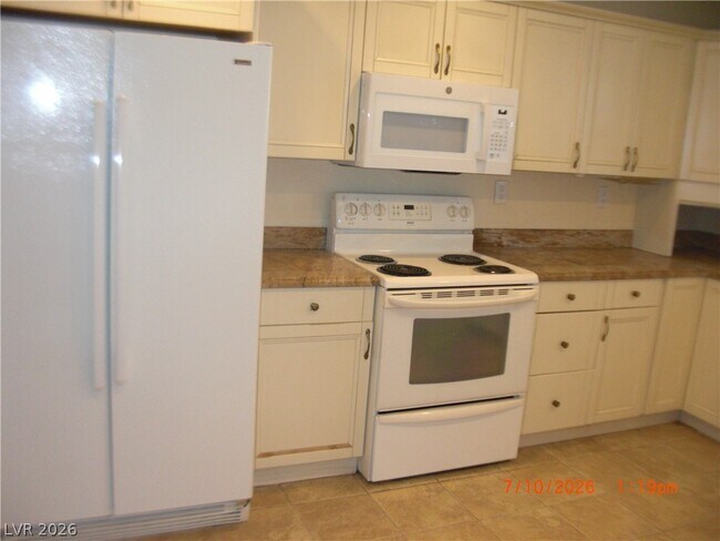 Building Photo - 1112 Tam O Shanter