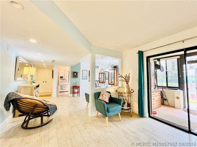 Building Photo - 10044 S Ocean Dr
