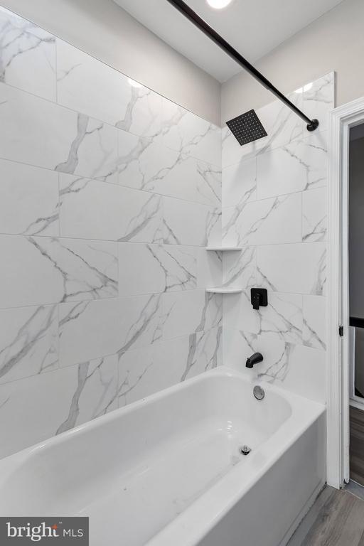 Building Photo - 5536 Pine St