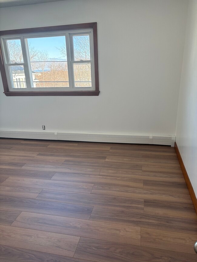 Building Photo - 64 Perkins St