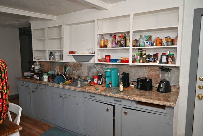 Building Photo - Charming 3 Bed 1 Bath in Hospital District