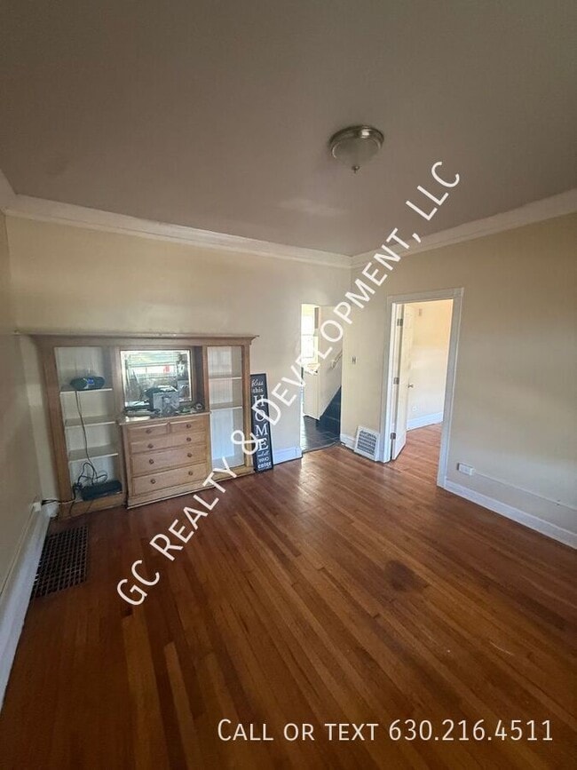 Building Photo - 10225 S Perry Ave