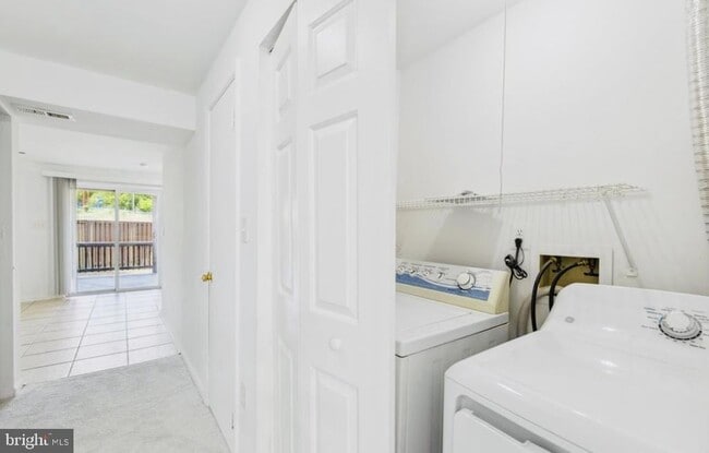 Building Photo - 3645 Dahlgren Pl