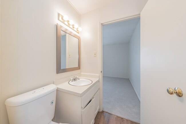 Building Photo - Updated Two Bedroom and One and Half Bathrooms apartment upstairs in the Cultural District!