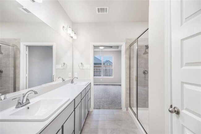 Building Photo - 828 Laguna Grn Ln