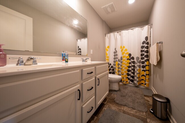 Building Photo - 15430 Eagle Creek Way