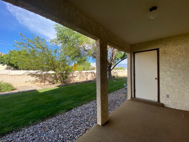 Building Photo - 1BR/1Bath Condo w/Garage