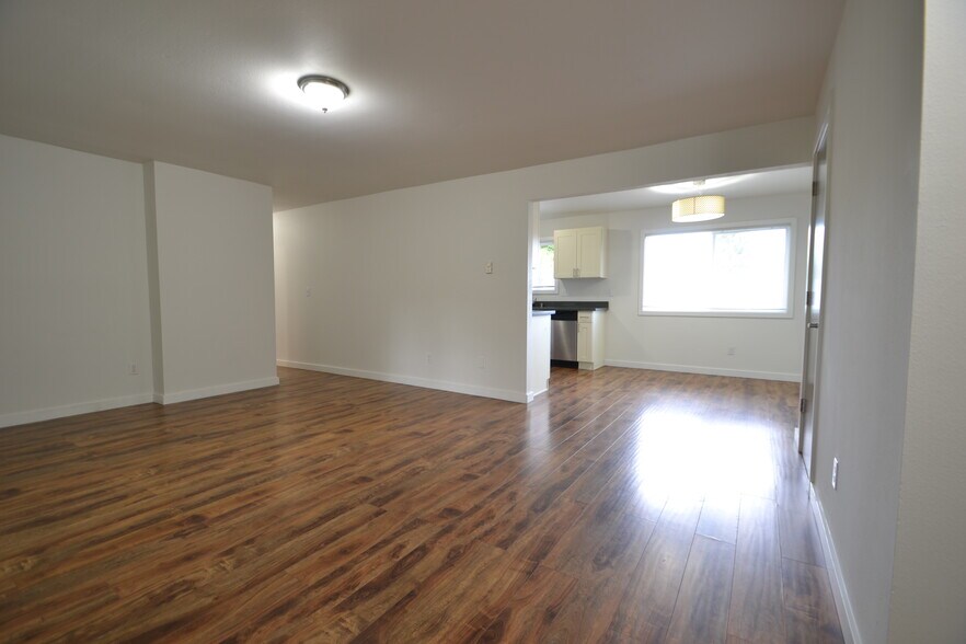 Building Photo - 3017 NE 140th St
