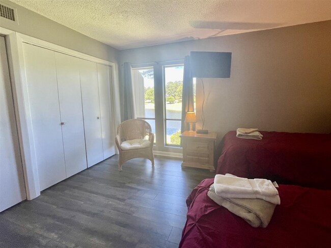 Building Photo - 1175 St Andrews Dr