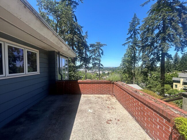 Building Photo - 320 Sunset Dr