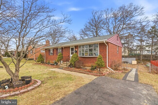 Building Photo - 7109 Layton Dr