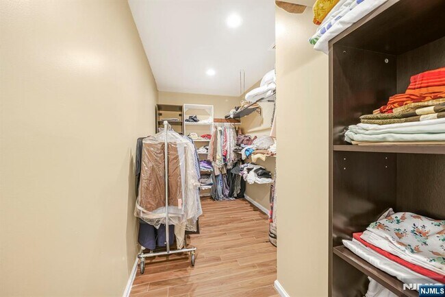 Building Photo - 405 Burnet Pl