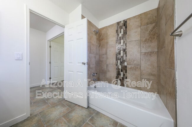 Building Photo - 10140 E Karen Pl