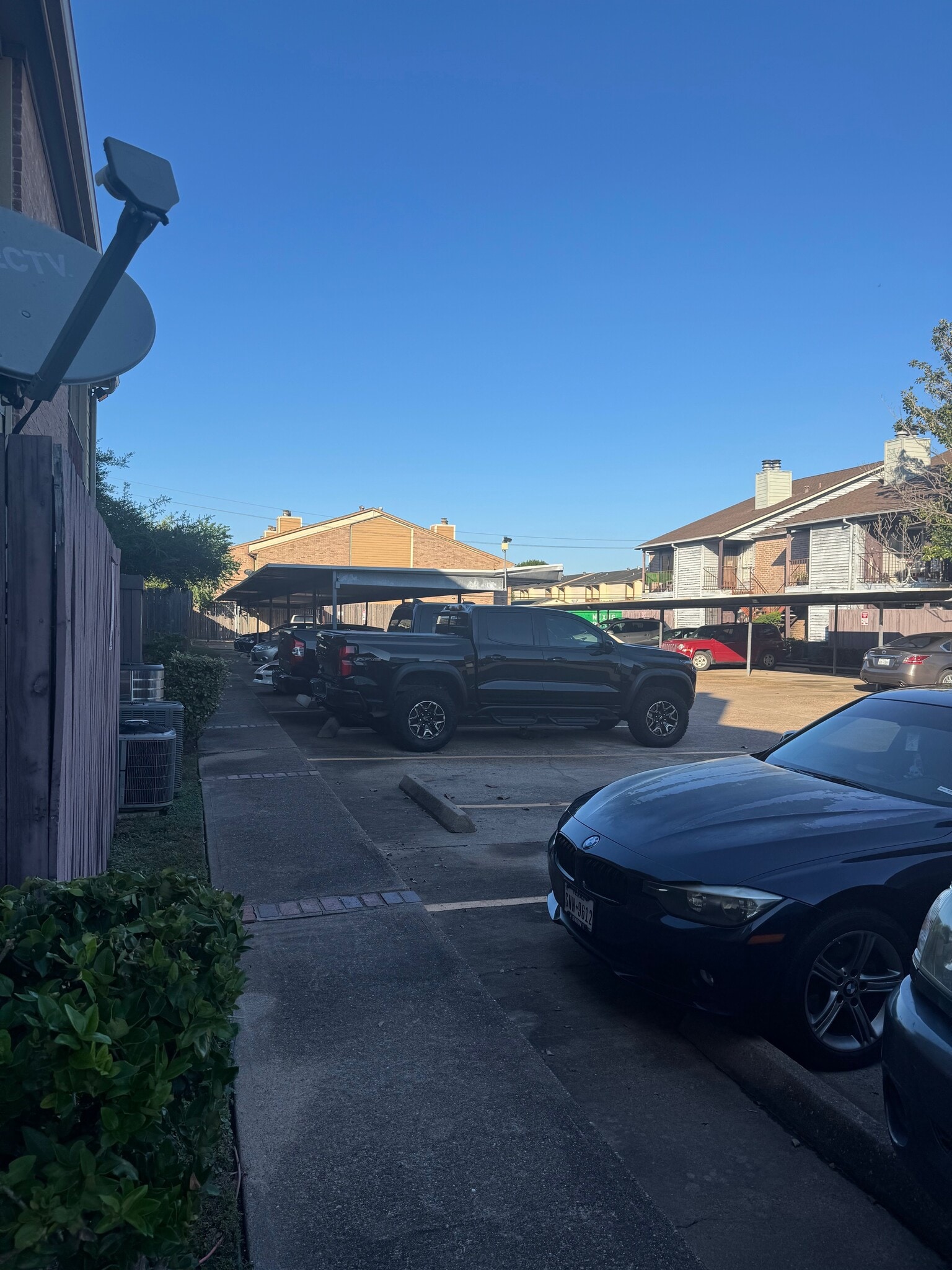 Building Photo - 9350 Country Creek Dr