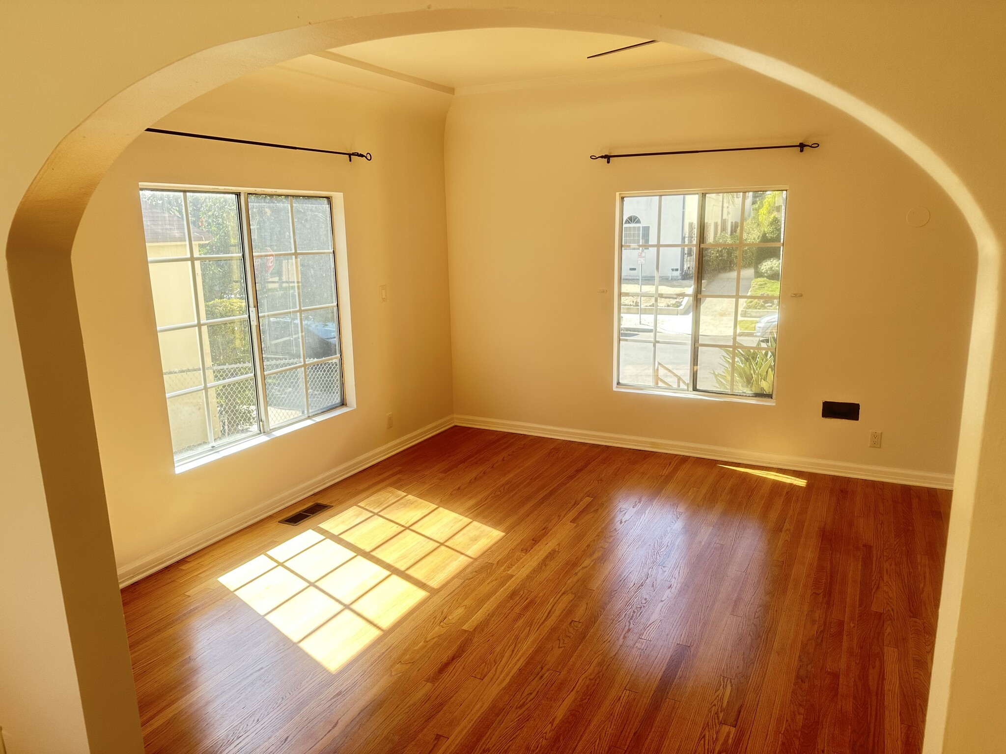 Building Photo - 1602 S Sierra Bonita Ave