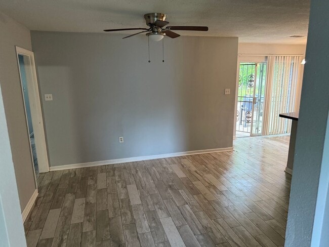 Building Photo - 3 Bedroom Single Family Home