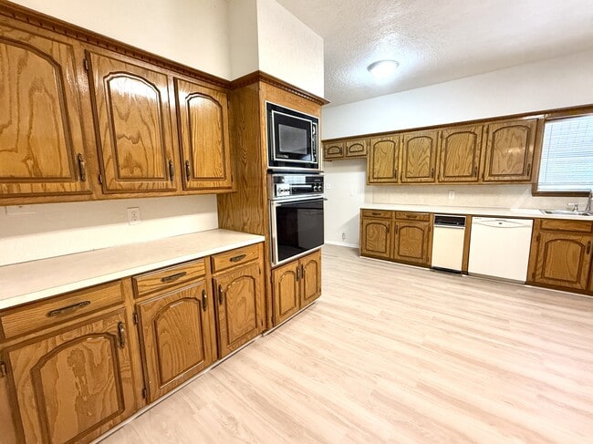 Building Photo - 901 Wolverton St