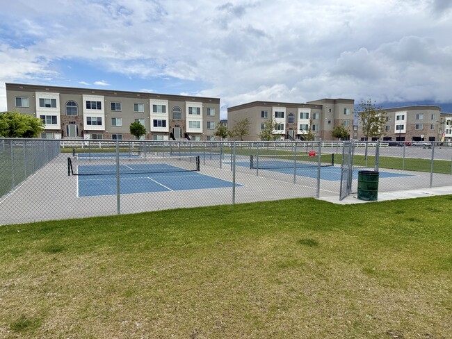 Building Photo - 676 E 550 S