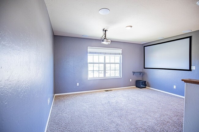 Building Photo - 4 Bedroom 3 bath Beautiful Home