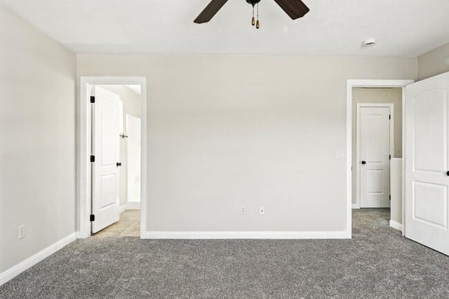 Building Photo - 3 bedroom- 2.5 bath Townhouse