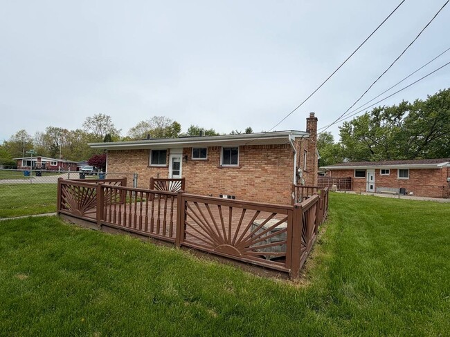 Building Photo - Updated Ranch with New Appliances