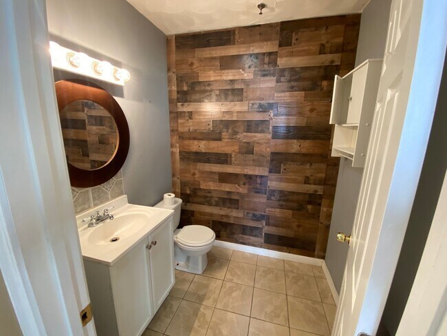 Building Photo - Spacious Newly Constructed  4 Bed 2 Bath T...