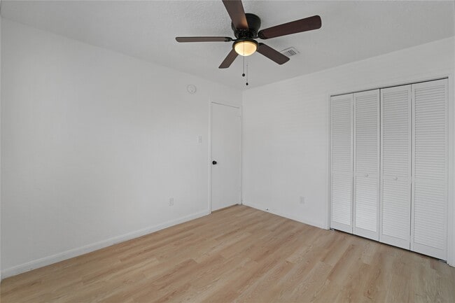 Building Photo - 1413 Featherstone St