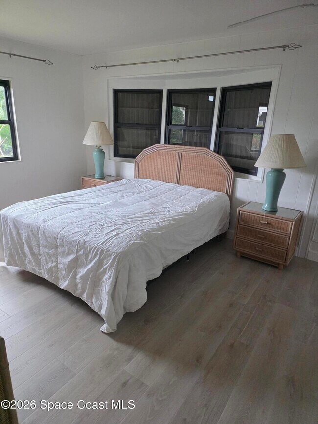 Building Photo - 909 Sequoia St