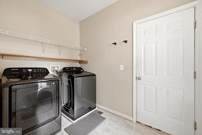 Building Photo - 17037 Loftridge Ln