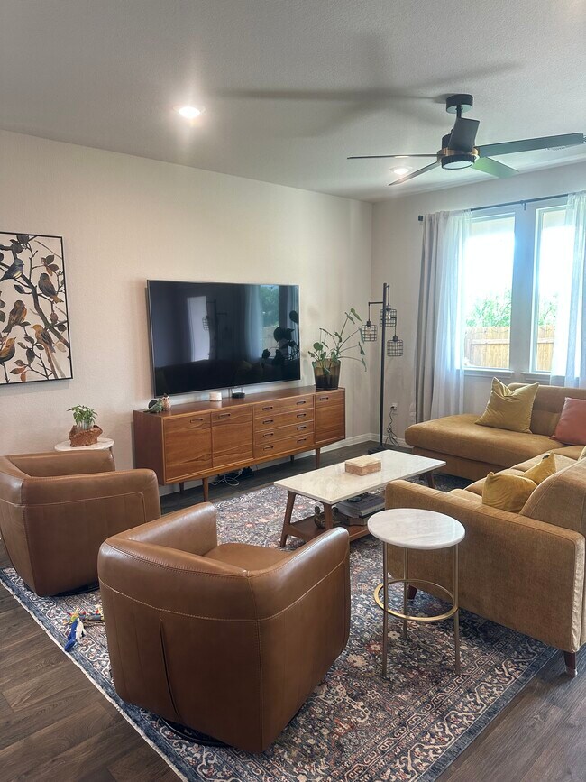 Building Photo - 410 Inks Ln