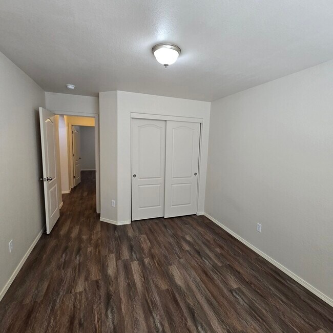 Building Photo - 669 Sunny Meadows Dr
