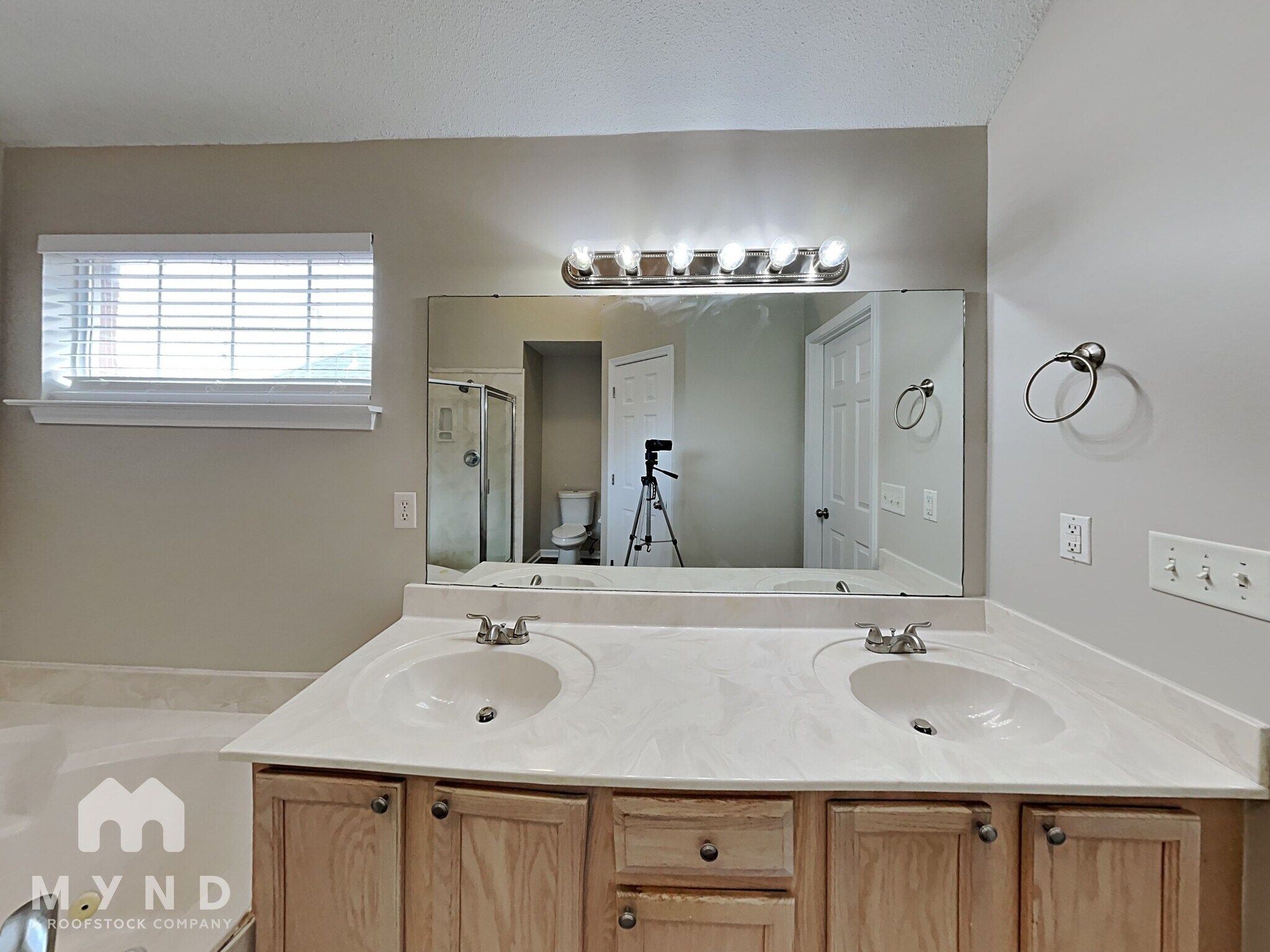 Building Photo - 7732 Parkmont Dr