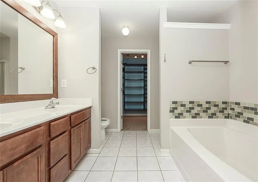 Master Full bath - 5260 Sherwood Way