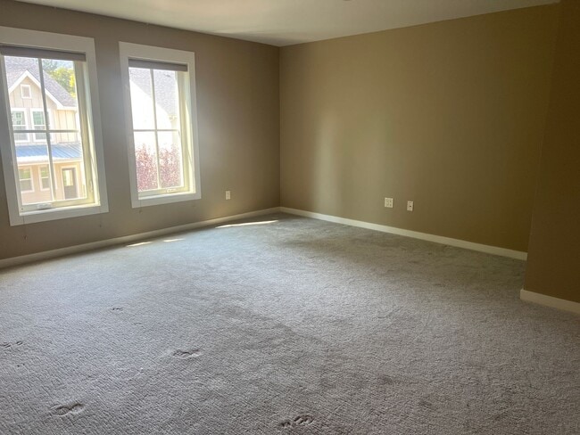 Building Photo - Stunning 2-Bedroom, 2.5-Bath Townhouse!