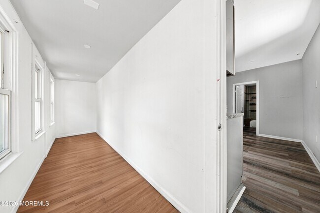 Building Photo - 133 Smith St